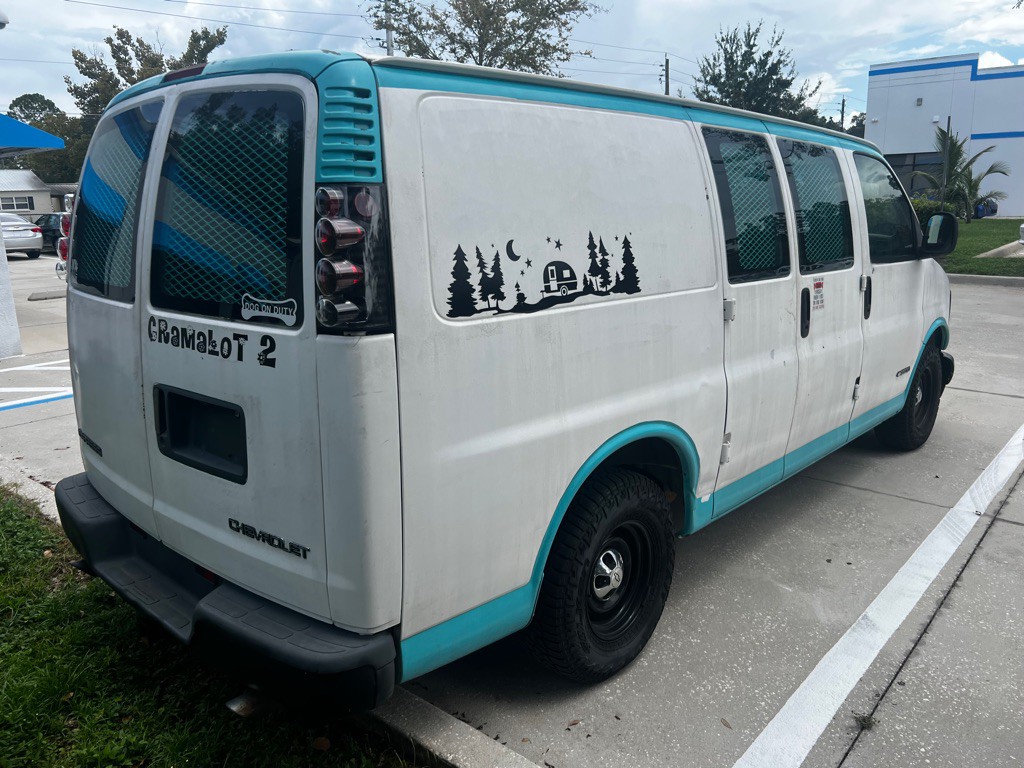 2001 Chevrolet Express Image 4