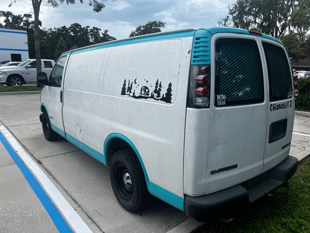2001 Chevrolet Express Image 6