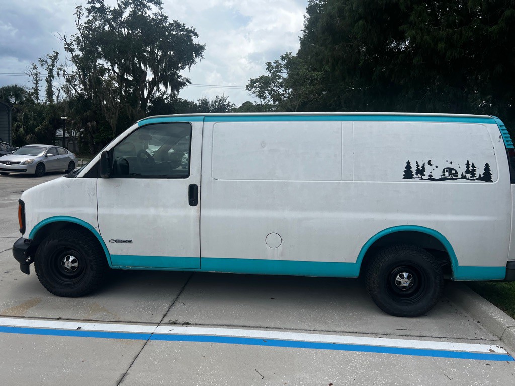 2001 Chevrolet Express Image 7