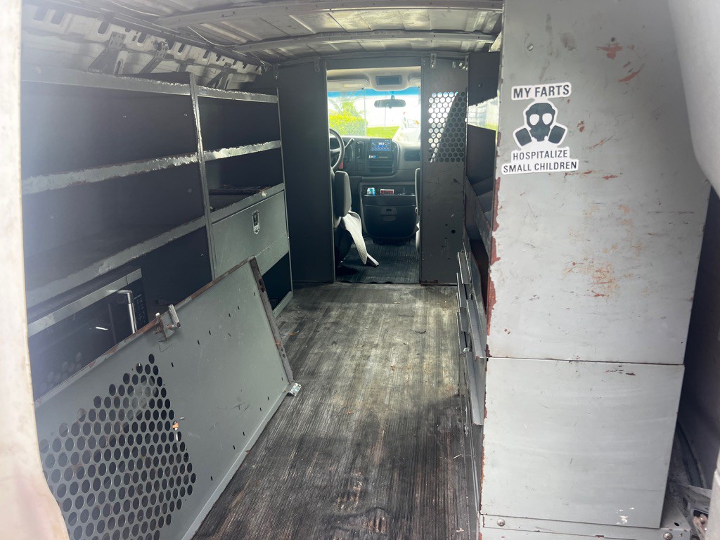 2001 Chevrolet Express Image 9