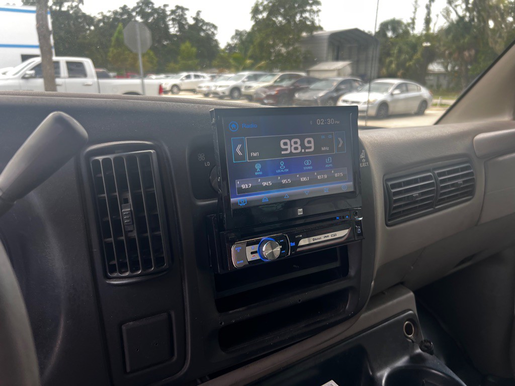 2001 Chevrolet Express Image 12