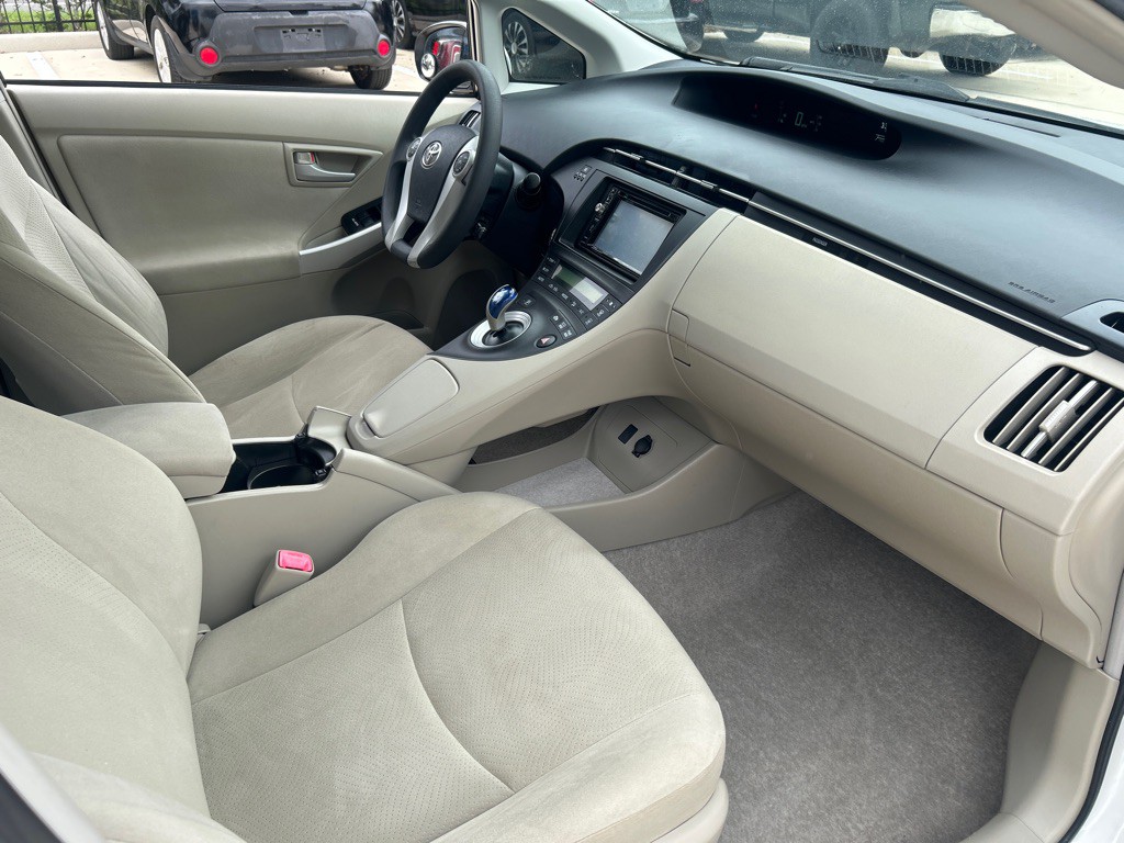 2011 Toyota Prius Image 14