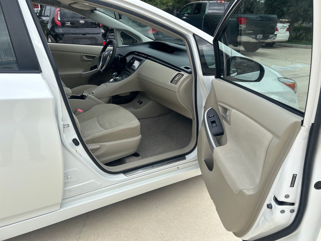 2011 Toyota Prius Image 13