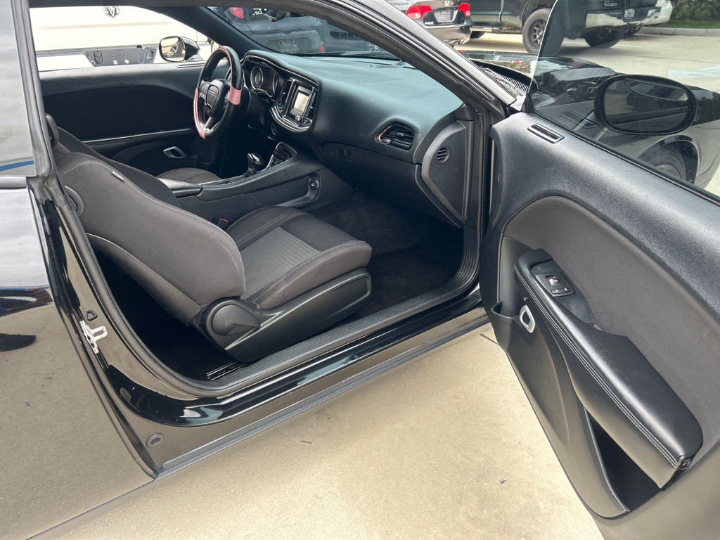 2015 Dodge Challenger Image 11