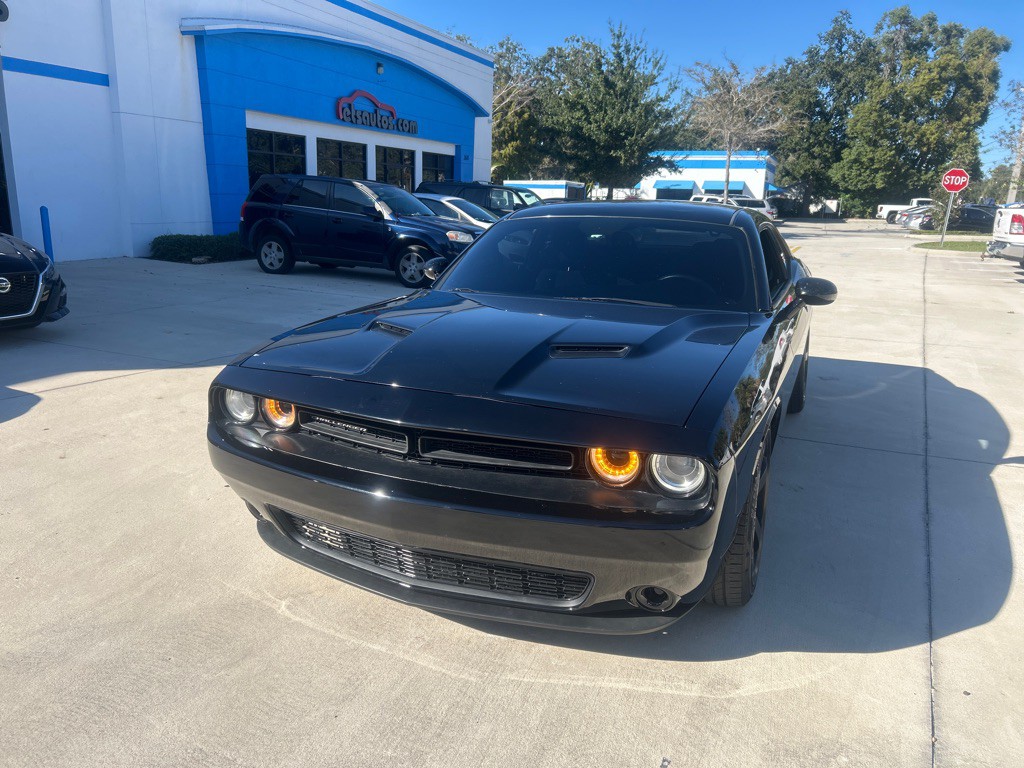 2015 Dodge Challenger Image 1