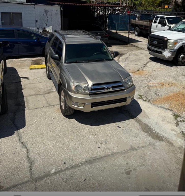 2005 Toyota 4Runner Image 2