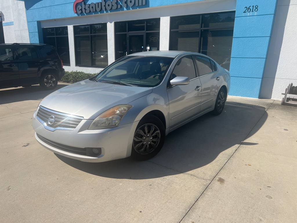 2009 Nissan Altima Image 1