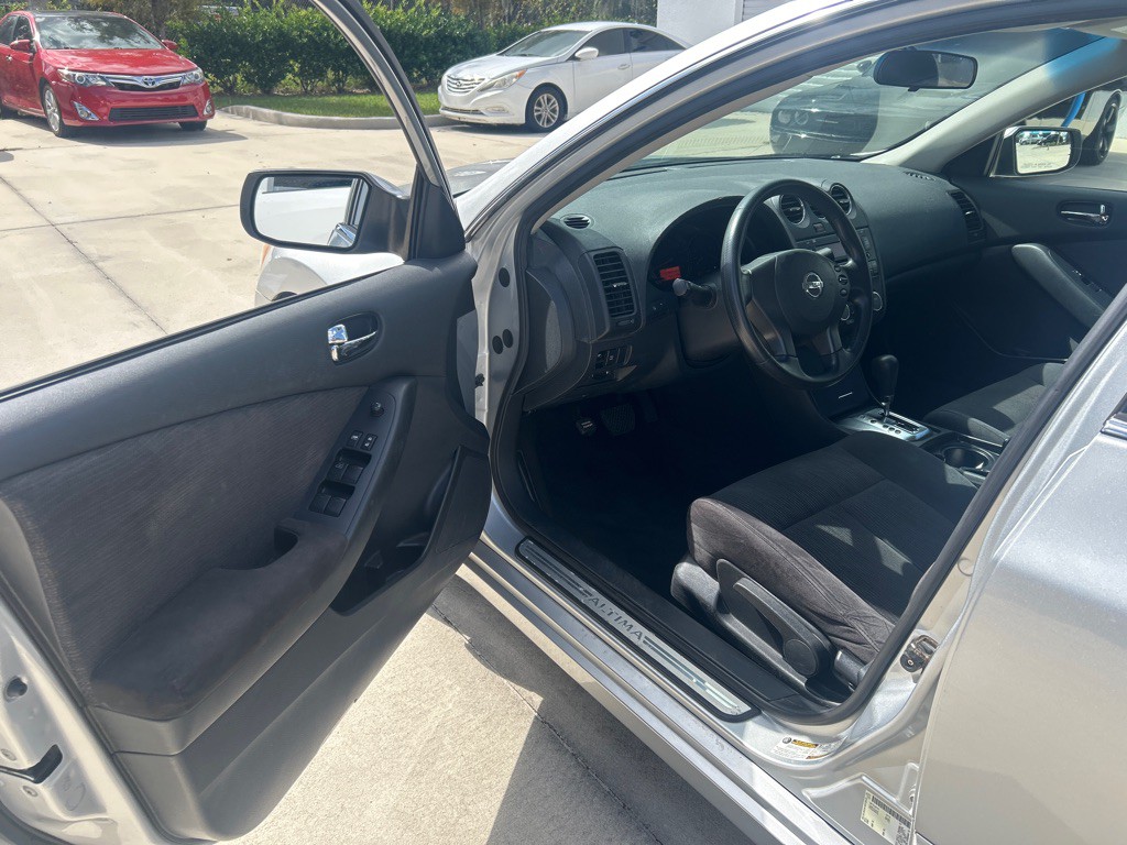 2010 Nissan Altima Image 7