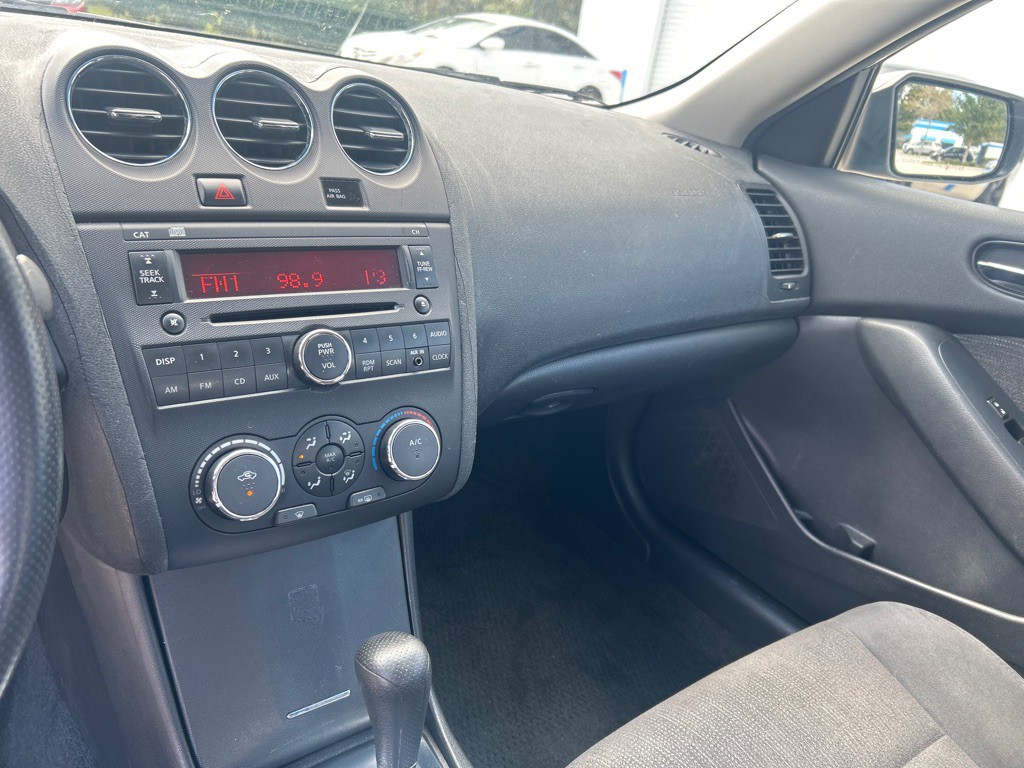2010 Nissan Altima Image 10