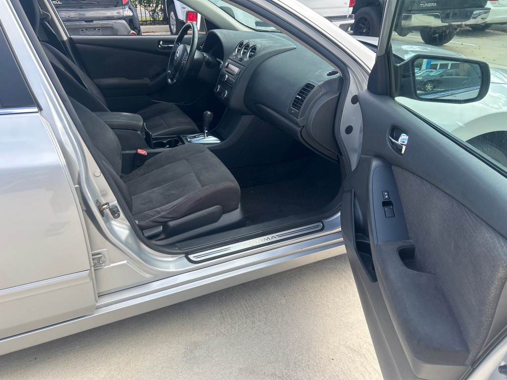 2010 Nissan Altima Image 11
