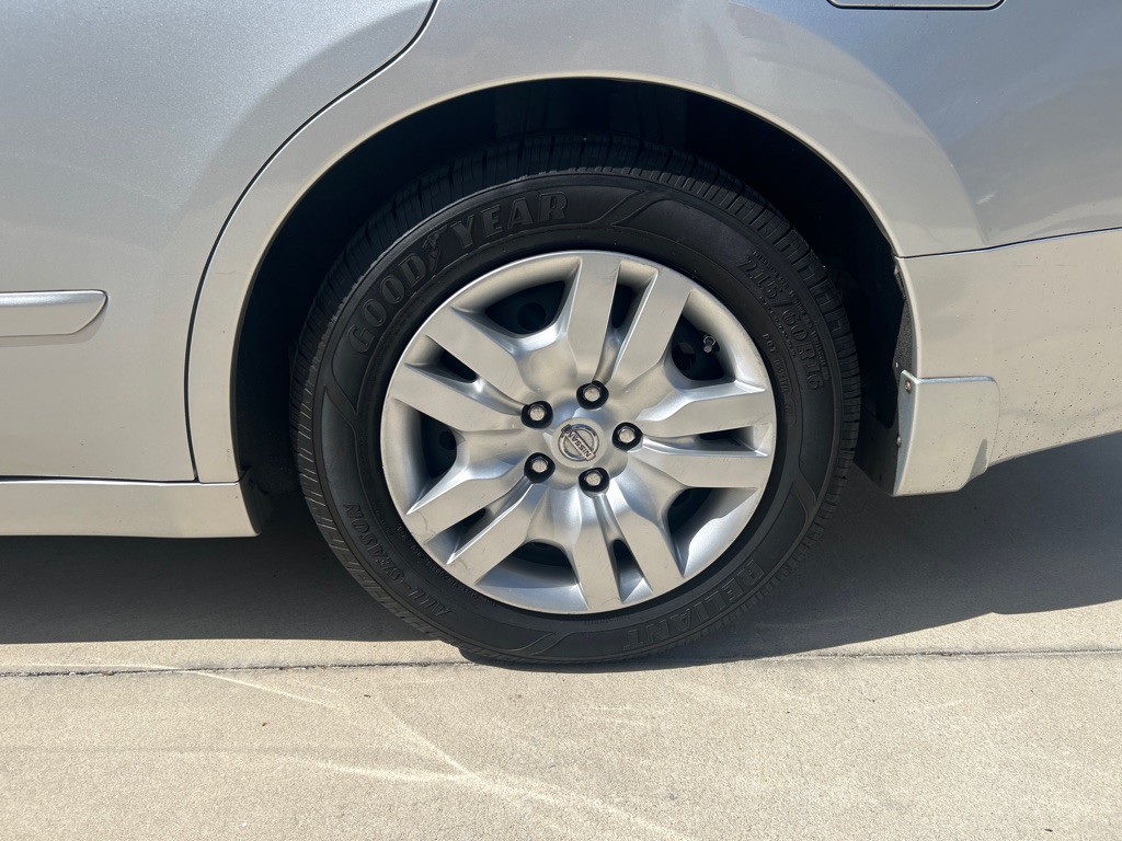 2010 Nissan Altima Image 19