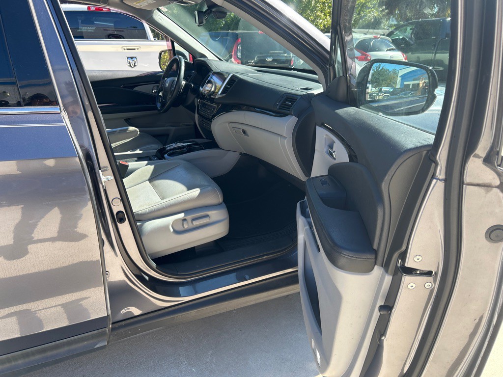 2017 Honda Pilot Image 12