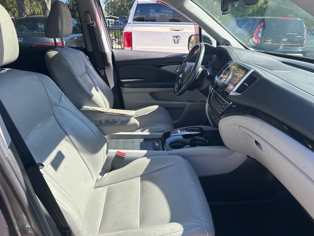 2017 Honda Pilot Image 13