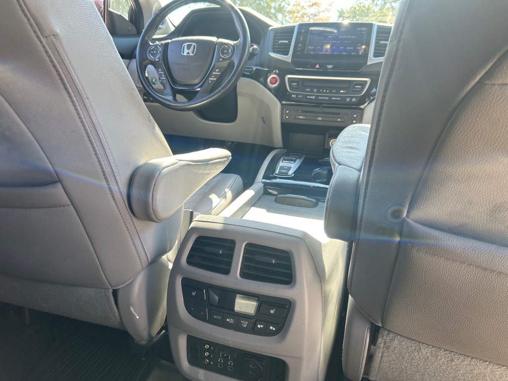 2017 Honda Pilot Image 16