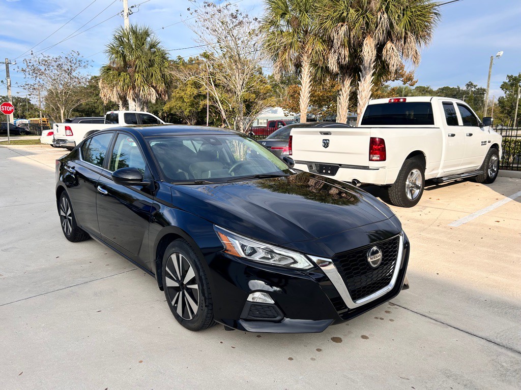 2021 Nissan Altima Image 2