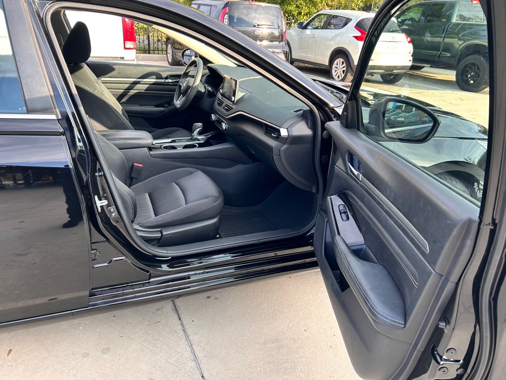 2021 Nissan Altima Image 12