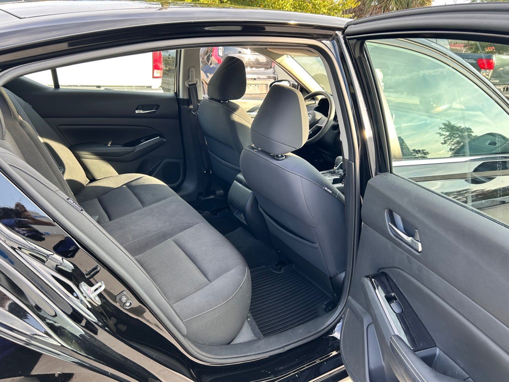 2021 Nissan Altima Image 15