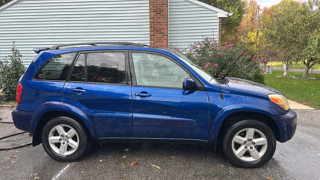2004 Toyota Rav4 Image 1