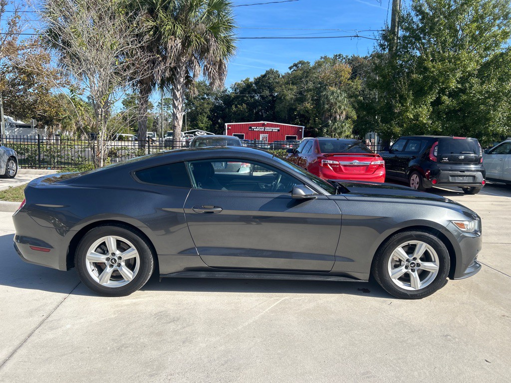 2017 Ford Mustang Image 3