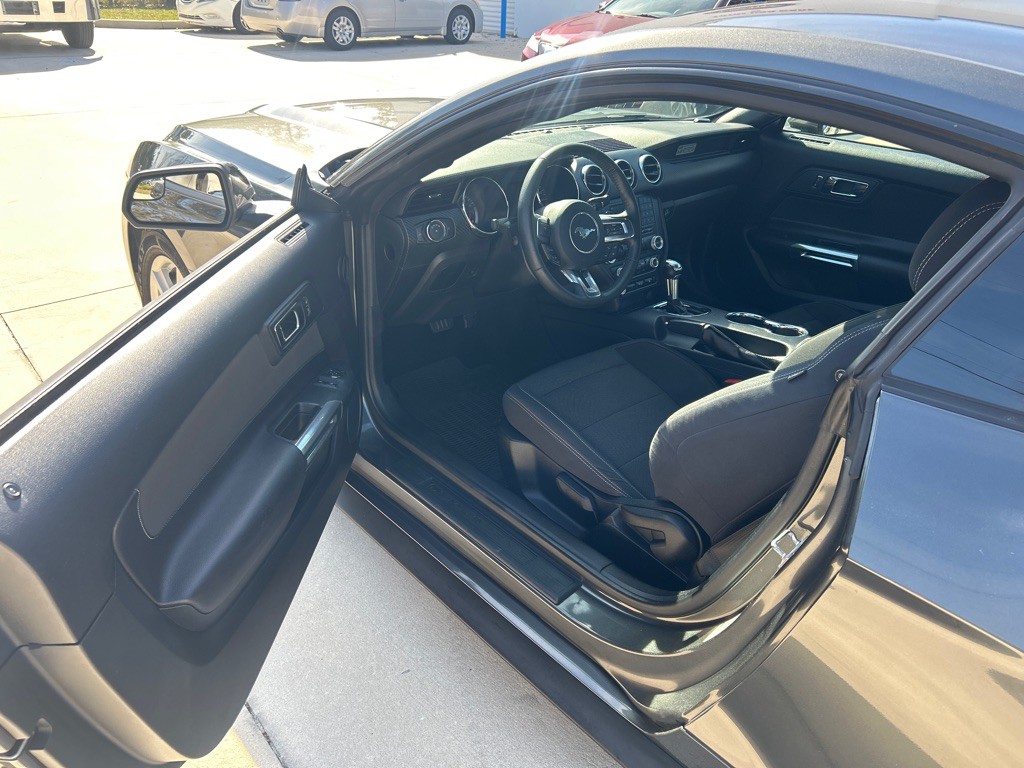 2017 Ford Mustang Image 7