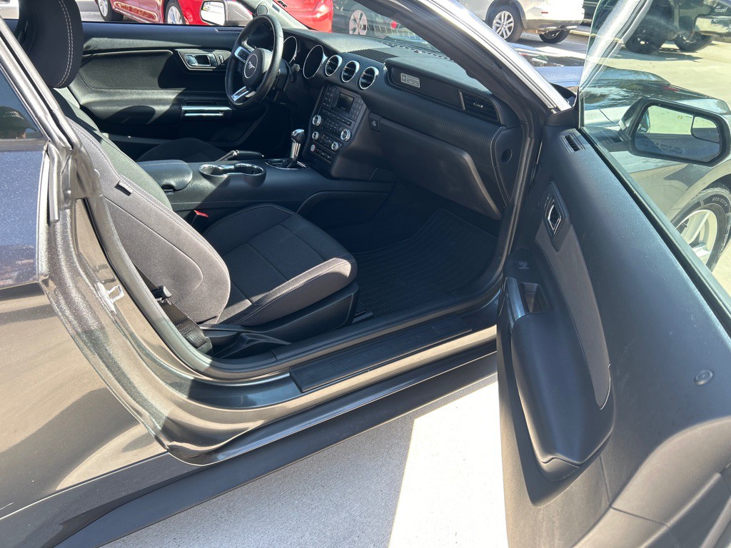 2017 Ford Mustang Image 12