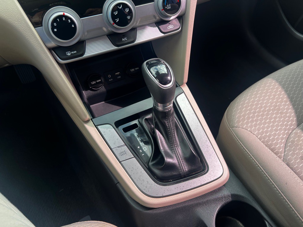 2019 Hyundai Elantra Image 14