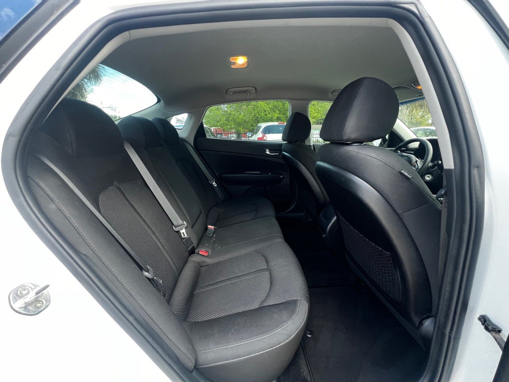 2020 Kia Optima Image 11