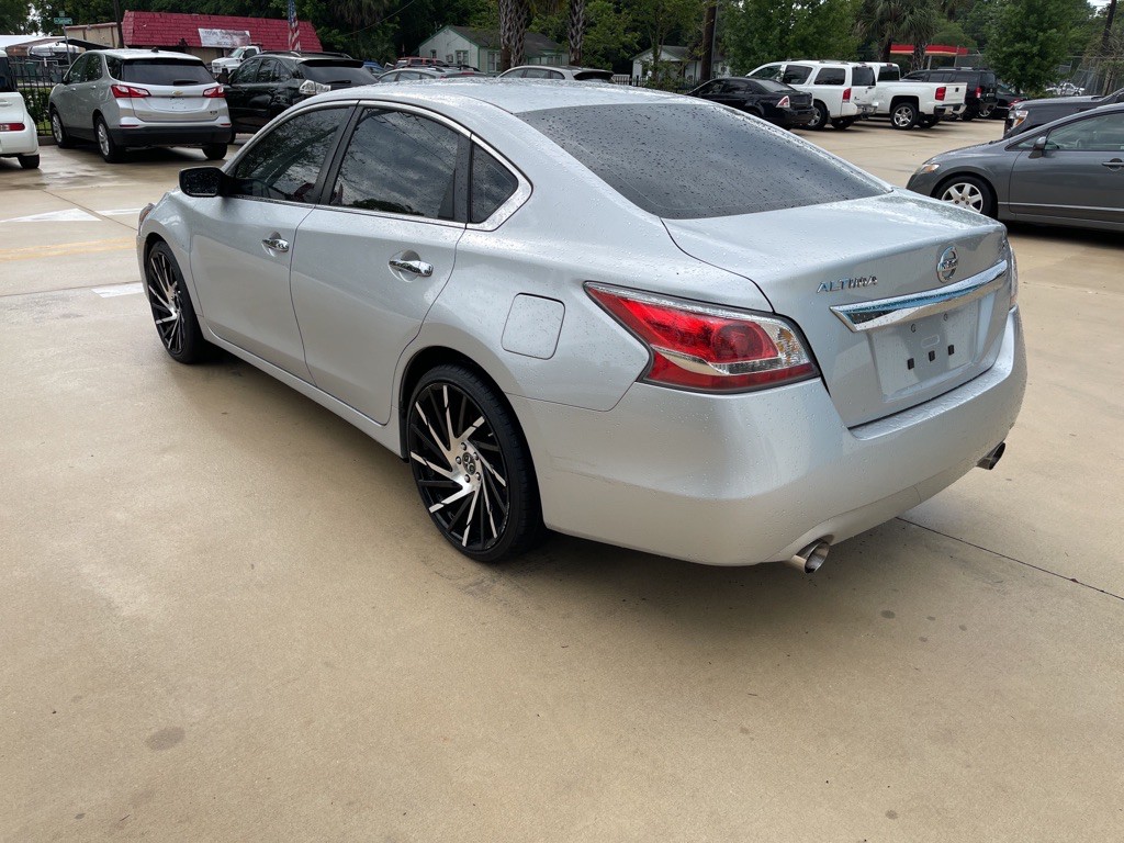 2015 Nissan Altima Image 5