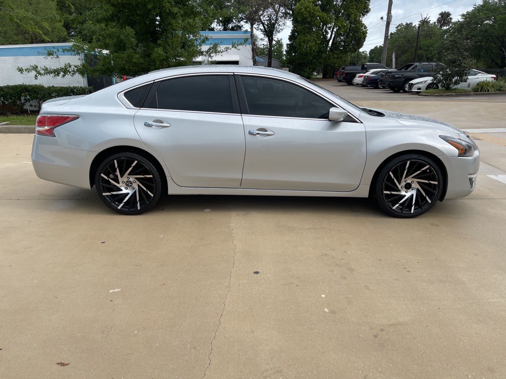 2015 Nissan Altima Image 8