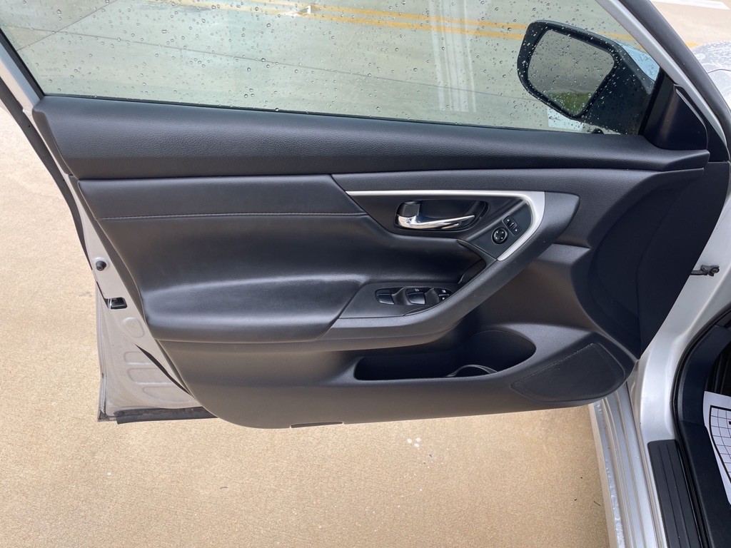 2015 Nissan Altima Image 9