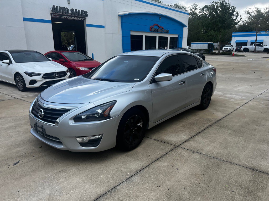 2015 Nissan Altima Image 1