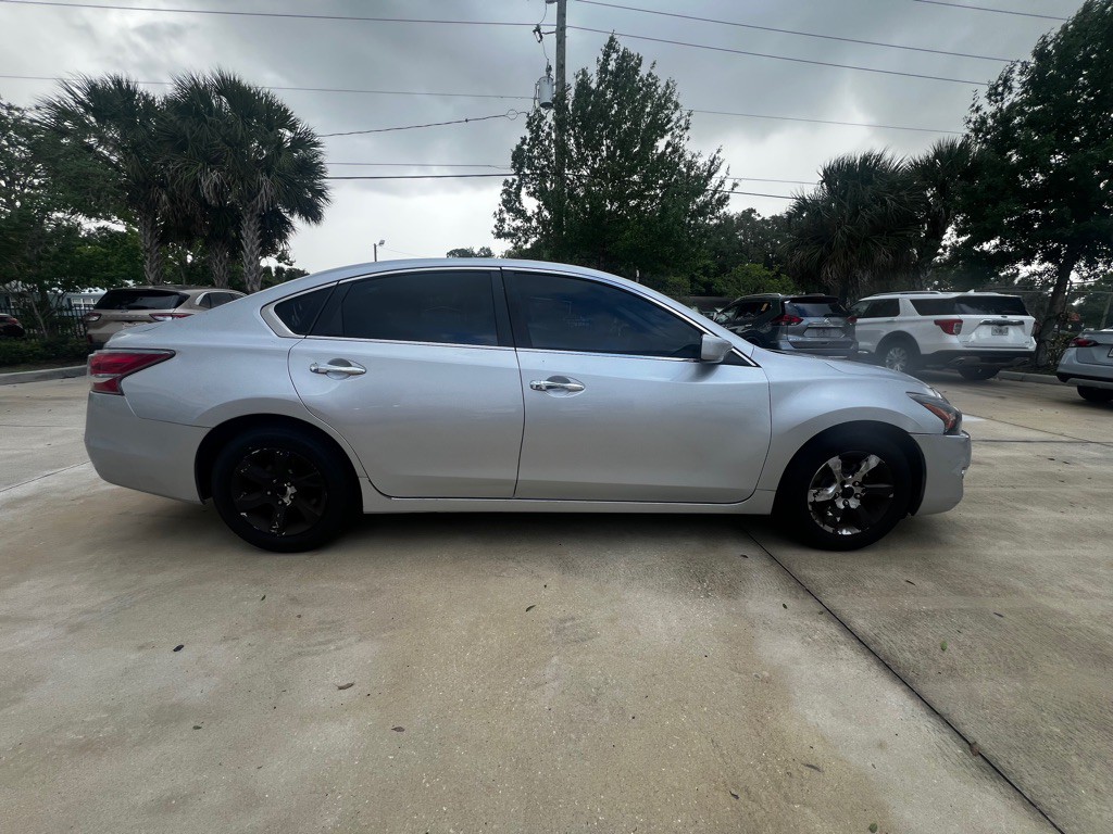 2015 Nissan Altima Image 4