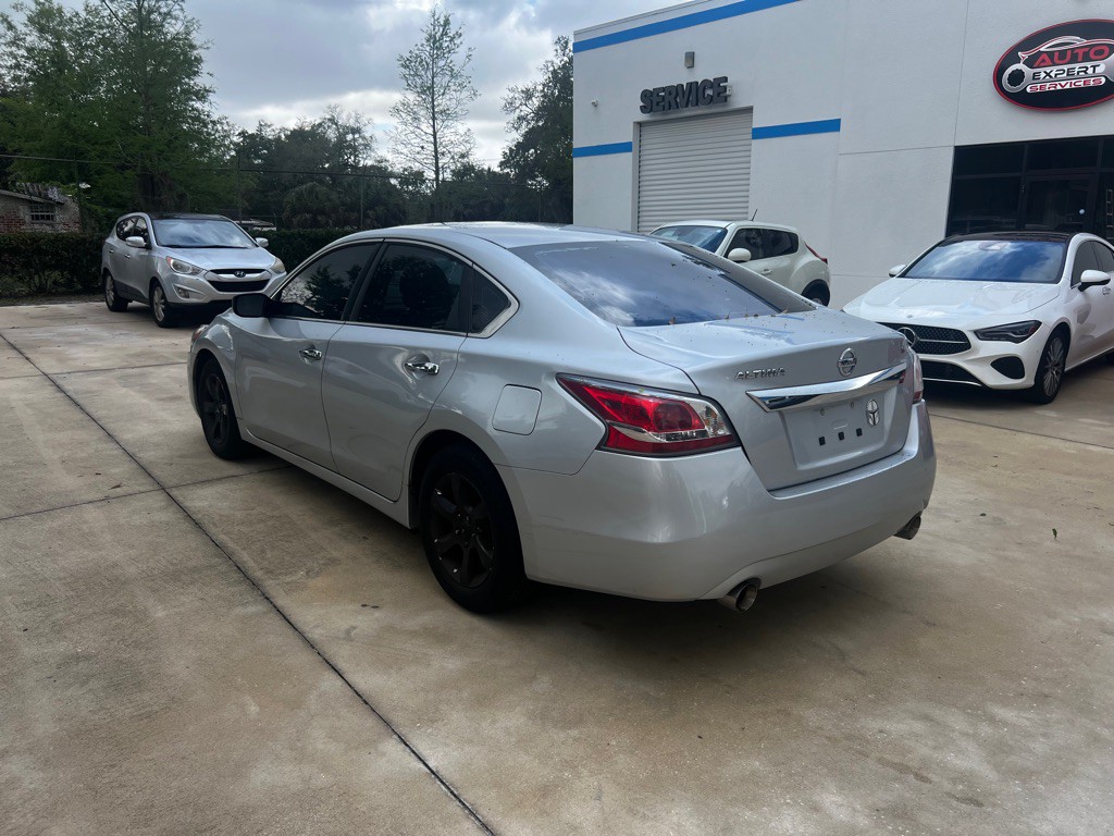 2015 Nissan Altima Image 7