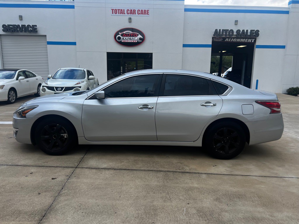 2015 Nissan Altima Image 8