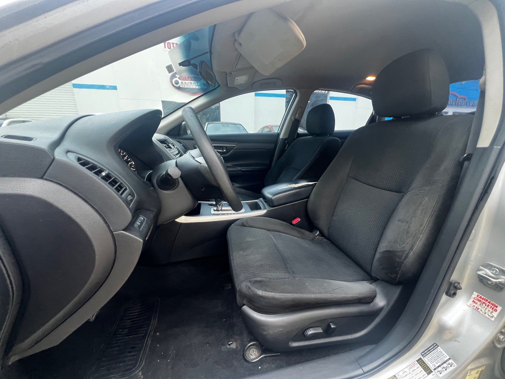 2015 Nissan Altima Image 9
