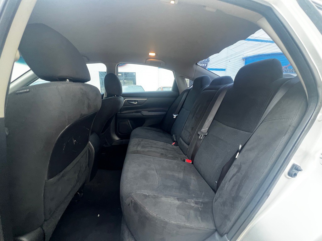 2015 Nissan Altima Image 10
