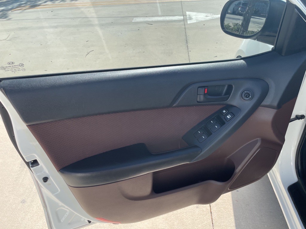 2010 Kia Forte Image 8