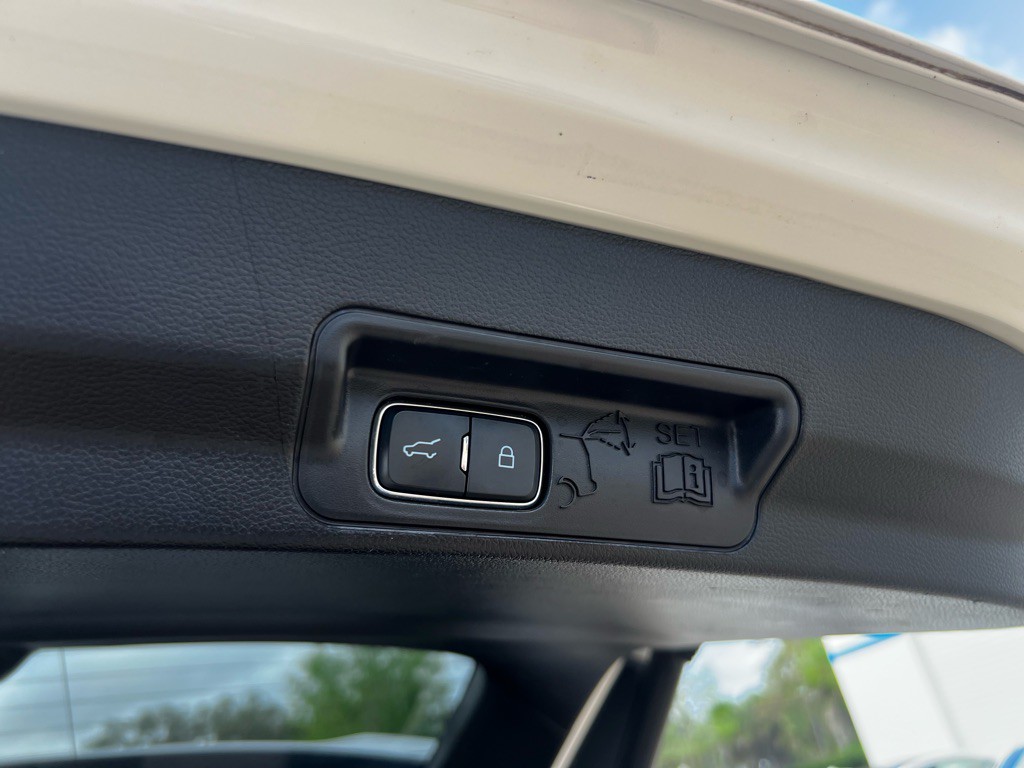 2021 Ford Explorer Image 12