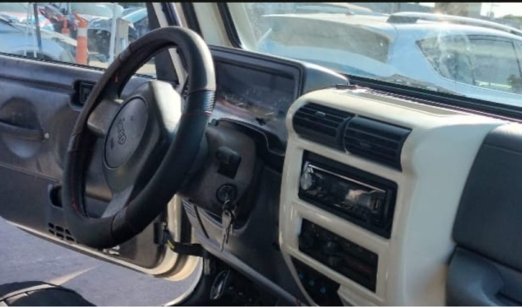 1998 Jeep Wrangler Image 3