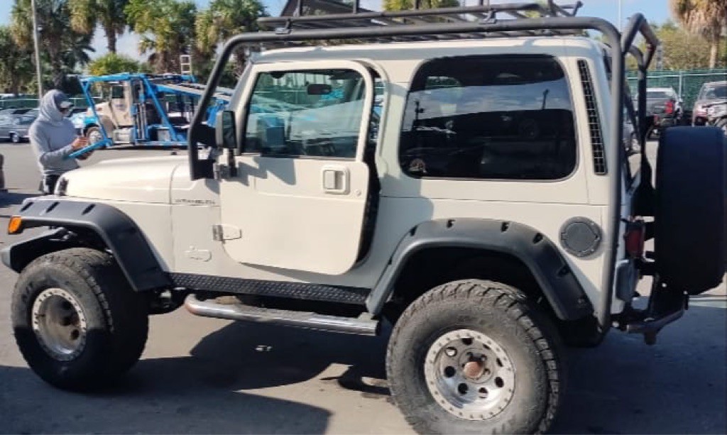 1998 Jeep Wrangler Image 4