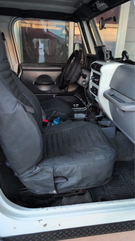 1998 Jeep Wrangler Image 8