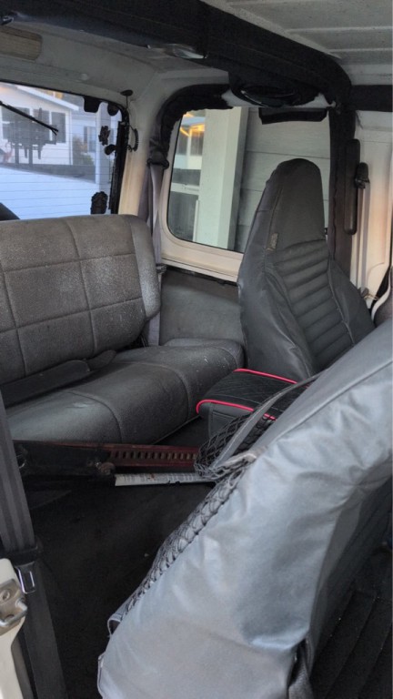 1998 Jeep Wrangler Image 9