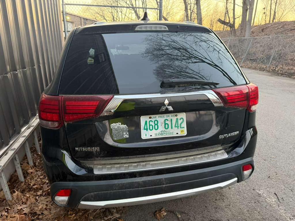 2018 Mitsubishi Outlander Image 1