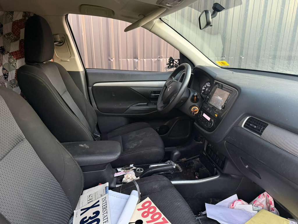 2018 Mitsubishi Outlander Image 3