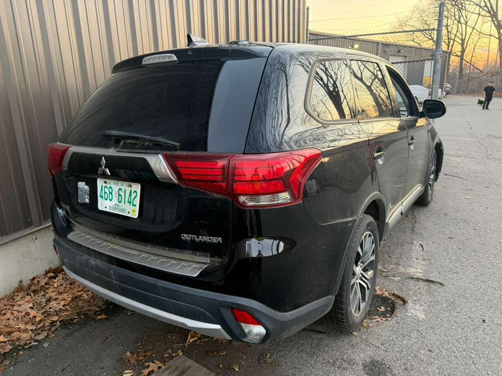 2018 Mitsubishi Outlander Image 4