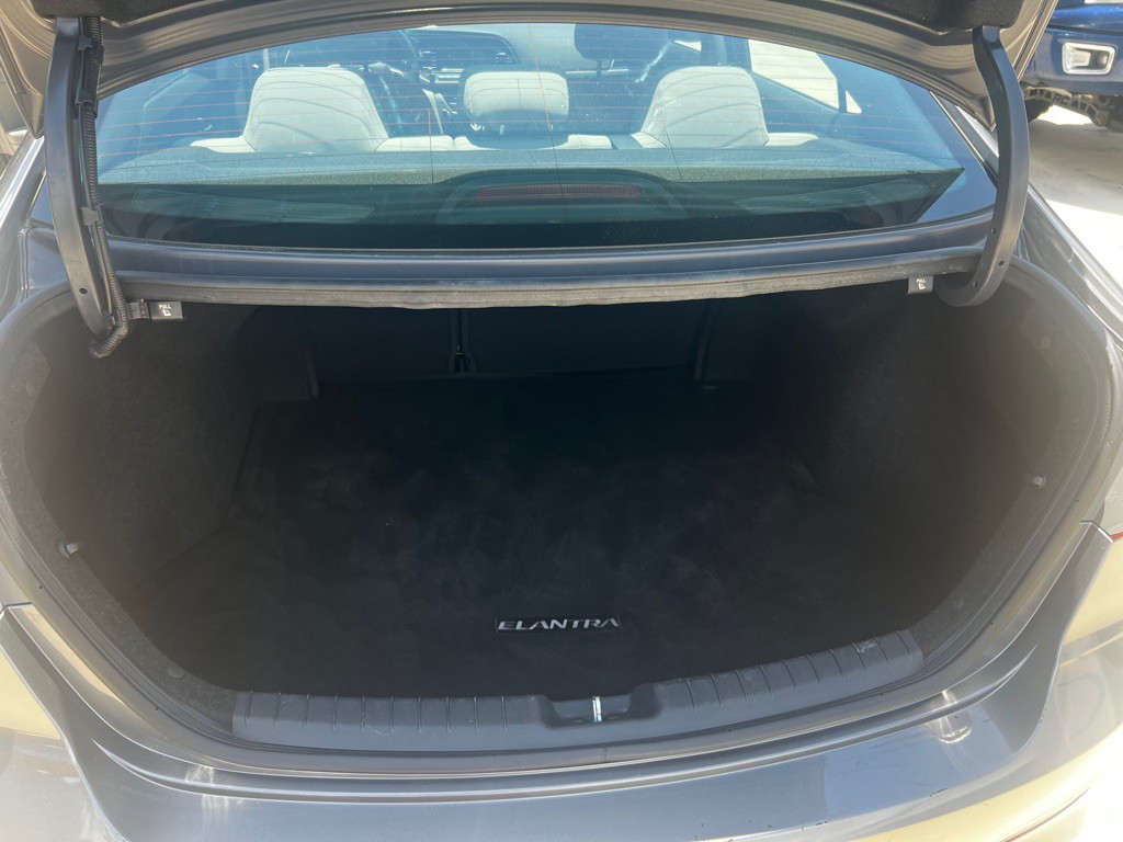 2018 Hyundai Elantra Image 11