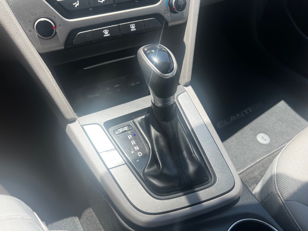 2018 Hyundai Elantra Image 16