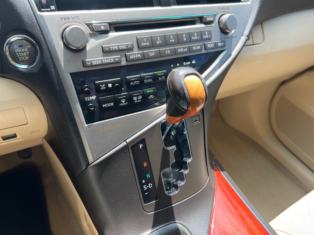2011 Lexus RX Image 16
