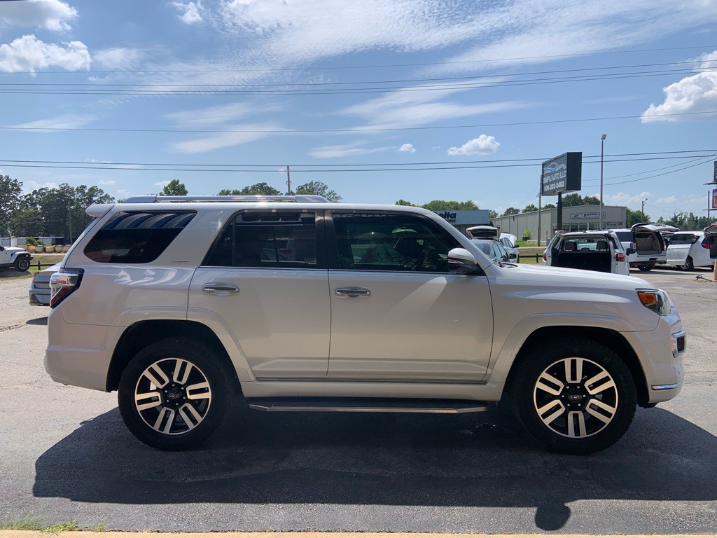 2016 Toyota 4Runner Image 3