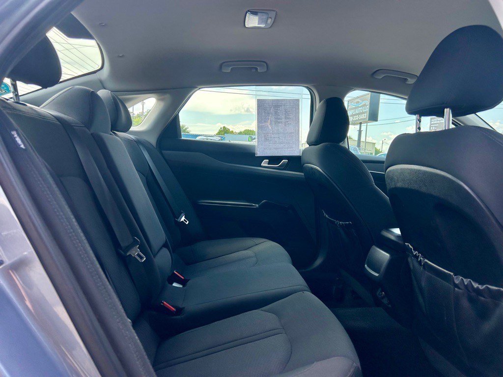 2022 Kia K5 Image 8
